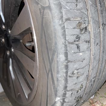 Ford Focus Continental Eco Contact 6 Reifen mit Rissen auf der Lauffläche, Garantieproblem