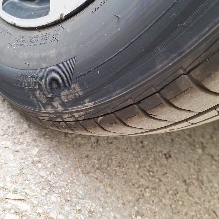 Hankook Reifen mit Rissen nach kurzer Zeit, Händler verweigert Lösung