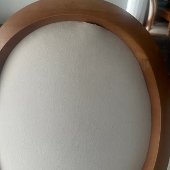 Yemek Masası Sandalyelerindeki Kusurlar Ve Ücret Talebi