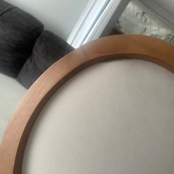 Yemek Masası Sandalyelerindeki Kusurlar Ve Ücret Talebi