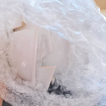 Kırık Yemek Takımı Ve Çözüm Bulunamayan Kargo Sorunu