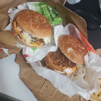 Yanlış Sipariş: Soğansız Hamburgerler Soğanlı Geldi