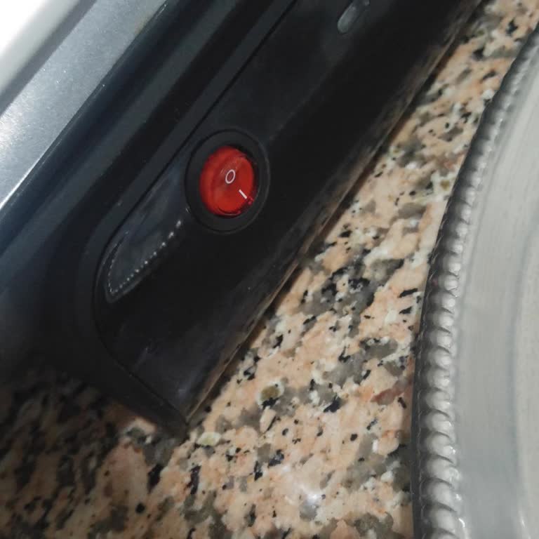 Arızalı Tost Makinesi İçin Çözüm Bekliyorum