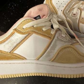 Tommy Hilfiger Ayakkabıda Beklenmedik Kalite Sorunu