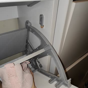 Koçtaş'tan Alınan Ayakkabılık Sürekli Kırılıyor