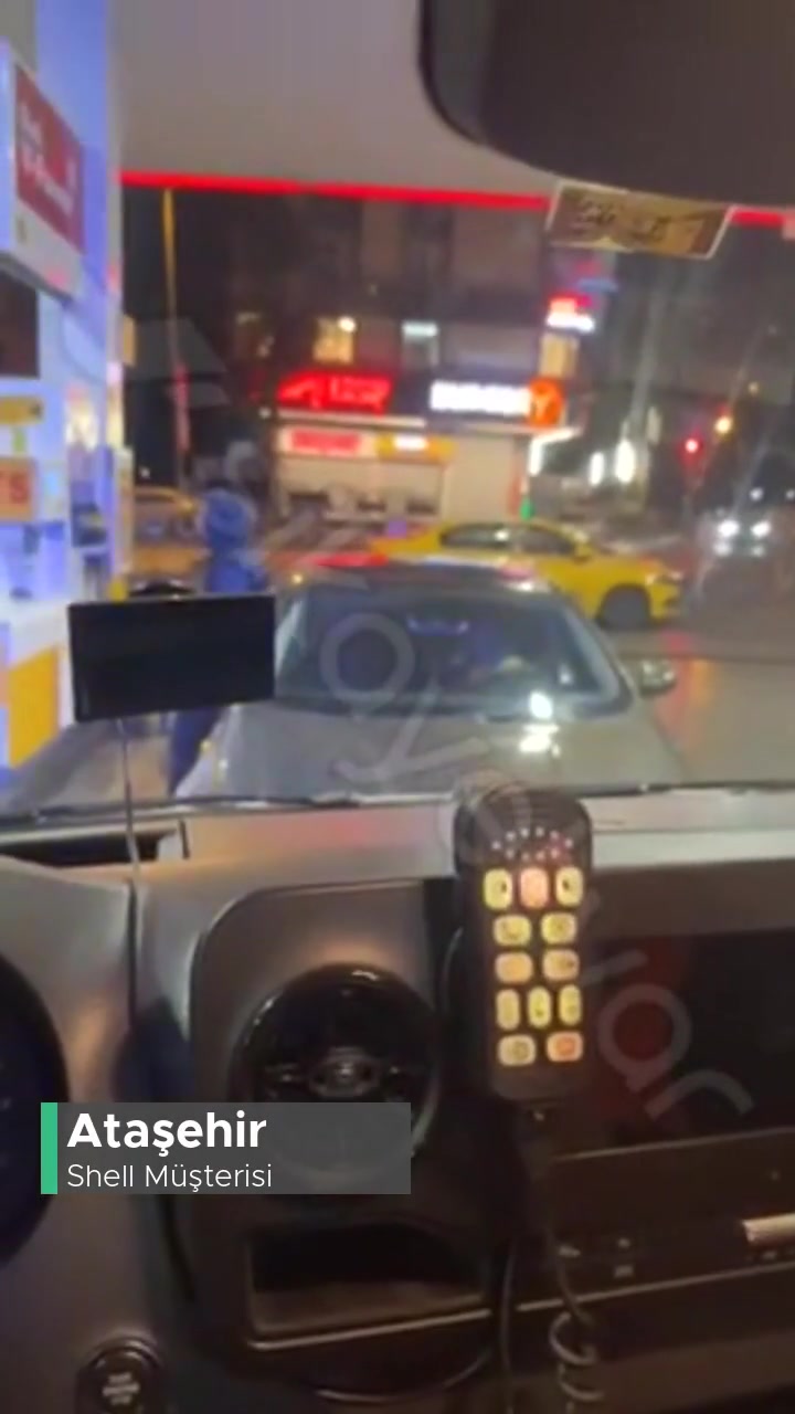 Yazık Ambulansa Öncelik Tanımayan İlgilenmeyen Üstüne Tartışan Shell! videonun kapak resmi