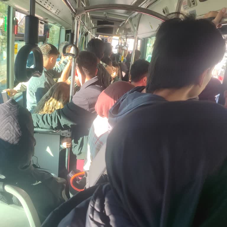 Otobüs Gecikmeleri İşe Geç Kalmamıza Sebep Oluyor