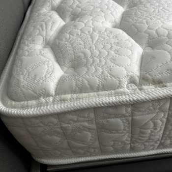 Deforme Yatak Teslimatı Ve Yanıltıcı Bilgilendirme