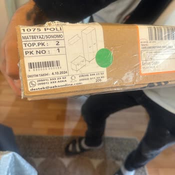 Koçtaş Ve Aeka Mobilya'dan Kırık Ürün Mağduriyeti