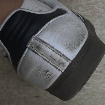 Adidas'ın Pahalı Ayakkabısında 5 Ayda Topuk Çatlağı Şoku