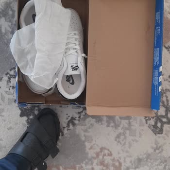 Sert Ve Rahatsız Ayakkabılar: İade Sorunu