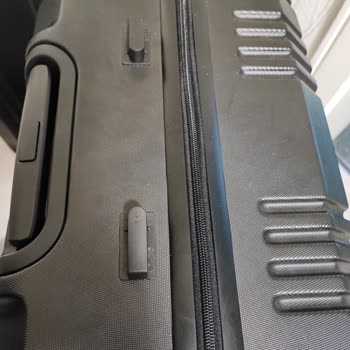 Uçuş Gecikmesi Ve Hasarlı Valiz İçin Yetersiz Hizmet