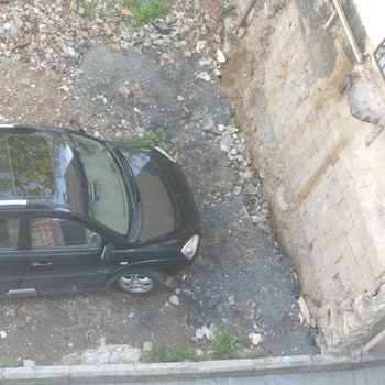 Arsamda Biriken Moloz Ve İlgisizlik