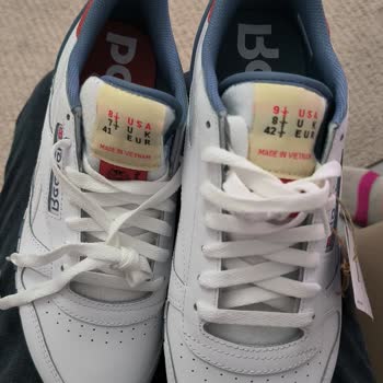 Reebok Schuhe mit fehlerhaftem Druck und schlechter Qualität, Umtausch bei FLO nicht möglich