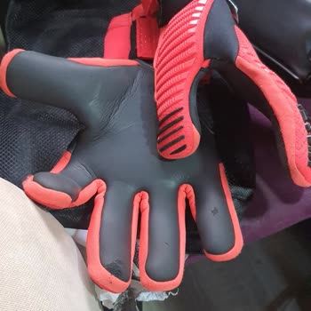 Kaleci Eldiveninin Dikişleri Patladı, Mağduriyet Yaşadım