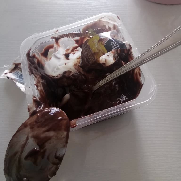 Ella Çikolata Evi Bozuk Tatlılar Hevesimizi Kursağımızda Bıraktı