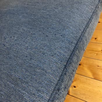 Istikbal Sofas aus Köln sind unbrauchbar, Füße gebrochen und Stoff abgenutzt