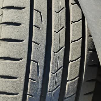 Continental Premium Contact 7 Reifen gerissen, Händler bietet keine Lösung an