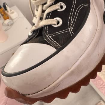 Converse Ayakkabının Tabanı Kısa Sürede Açıldı