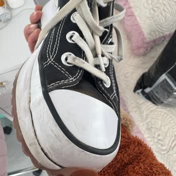 Converse Ayakkabının Tabanı Kısa Sürede Açıldı