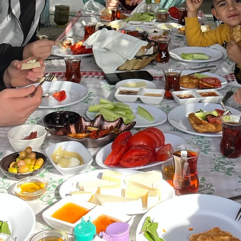 Pahalı Kahvaltı Ve Kötü Hizmet Deneyimi