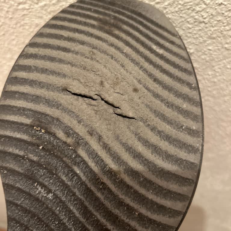 Kırılan Ayakkabılar Ve Yetersiz Garanti Süresi