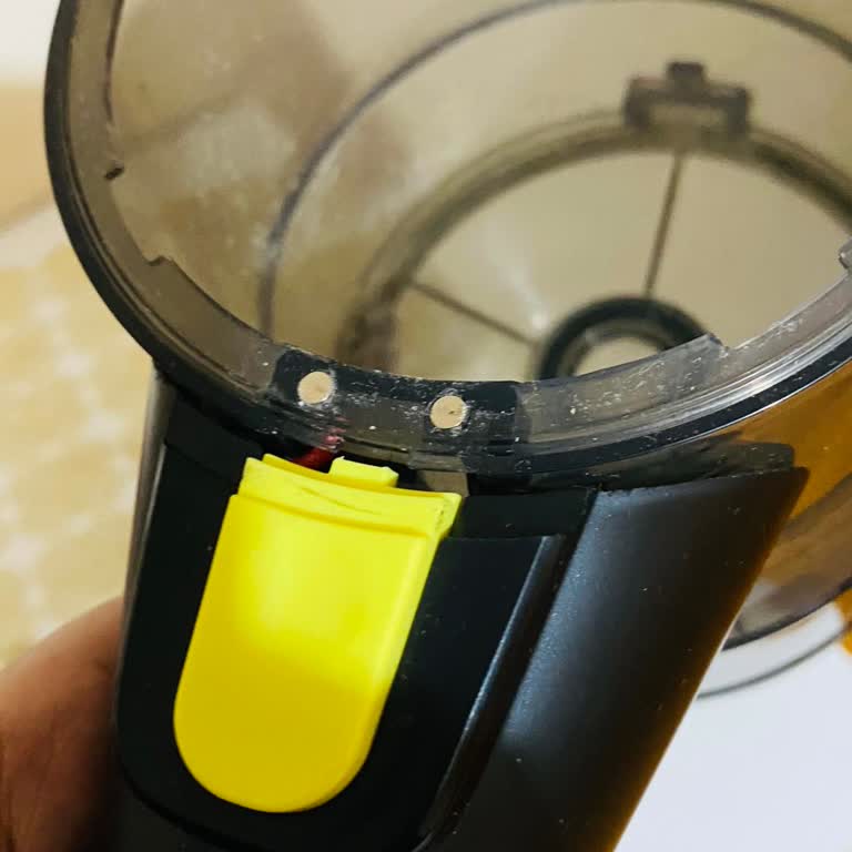 Fakir Süpürge İlk Kullanımda Kırıldı