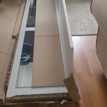 Kırık Aynalarla Gelen Dolap Ve Çözüm Beklentisi