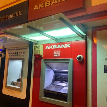Akbank ATM'de Para Sıkışması Ve Geri Dönüş Eksikliği
