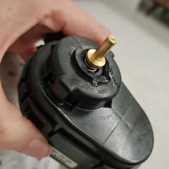 Kış Ortasında Kombi Sorunu: Üç Yollu Vana Motoru Arızası