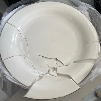Çeyiz Paketi Kırık Tabaklarla Dolu Çıktı