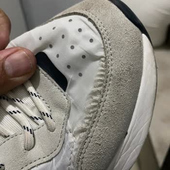 Kalitesiz Ayakkabı Ve Yanıltıcı İnceleme Süreci