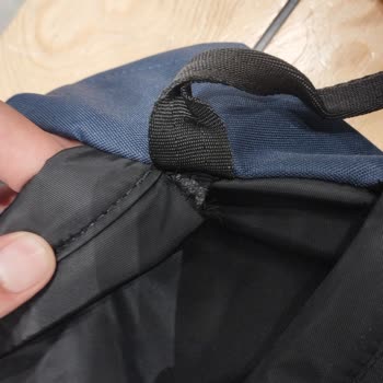 Ünlü Markanın Sırt Çantasında Şaşırtan Kalite Sorunu