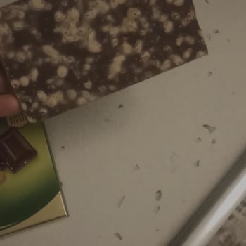 Bozuk Antep Fıstıklı Çikolata Deneyimi