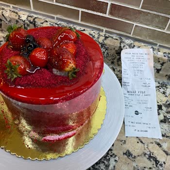 Bayat Pasta Şoku: Esenyurt Dilek Pastanesi'nde Hayal Kırıklığı