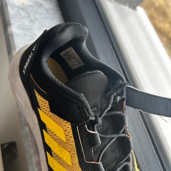Adidas Ayakkabının 6 Ayda Dağılan Kalitesi
