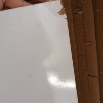 Kırık Çalışma Masası Ve Yetersiz Müşteri Hizmeti Deneyimi