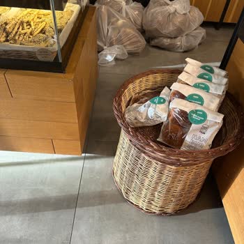 Hijyen Sorunu: Ekmeklerin Yerde Bekletilmesi