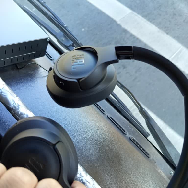 JBL Tune 760 NC Kulaklıkta Ses Ve Cızırtı Sorunu