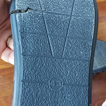 Gezer Terliklerin Tabanları 2 Ayda Çatladı