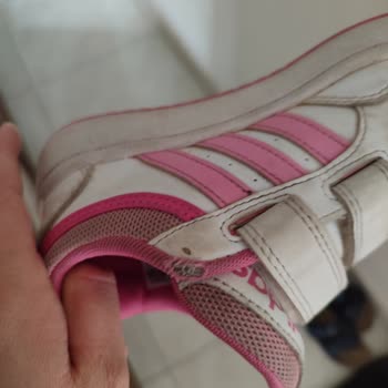 Adidas Ayakkabının Hızla Yıpranması