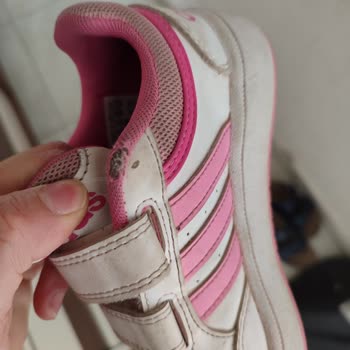 Adidas Ayakkabının Hızla Yıpranması