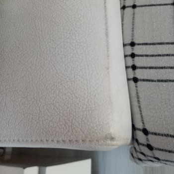 Deri Koltuk Boyama Fiyaskosu: Yapışkan Ve Soyulan Yüzeyler