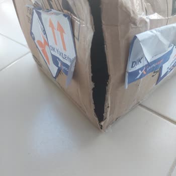 Kırılan Marmelat Kavanozları Ve İlgisiz Kargo Hizmeti