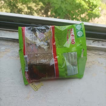 Haribo Keyif Paket enthielt geschmolzenen und zusammengeklebten Gummiwurm