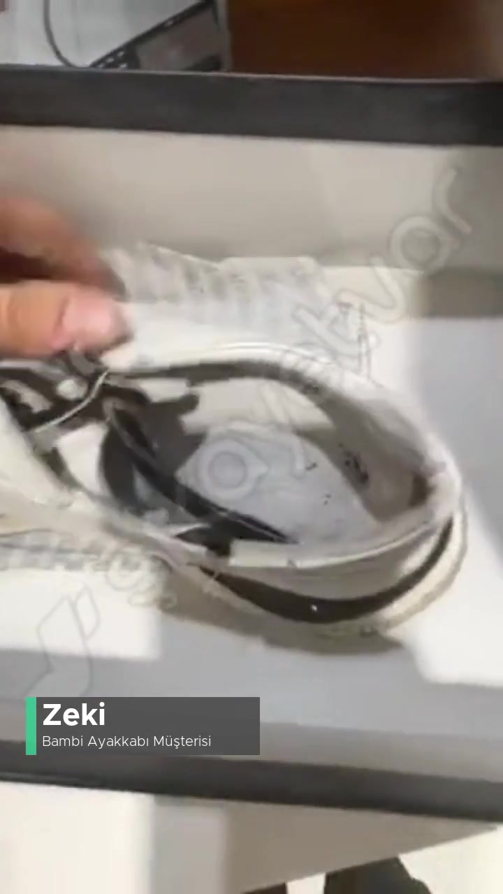 Bambi Bir Aylık Ayakkabının Hali! videonun kapak resmi