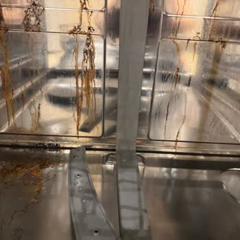 Paslanan Bulaşık Makinesi Ve İlgisiz Servis