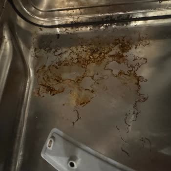 Paslanan Bulaşık Makinesi Ve İlgisiz Servis