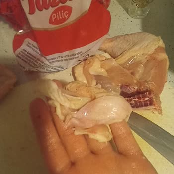 BİM'den Alınan Tavukta Metal Halkanın Tehlikesi