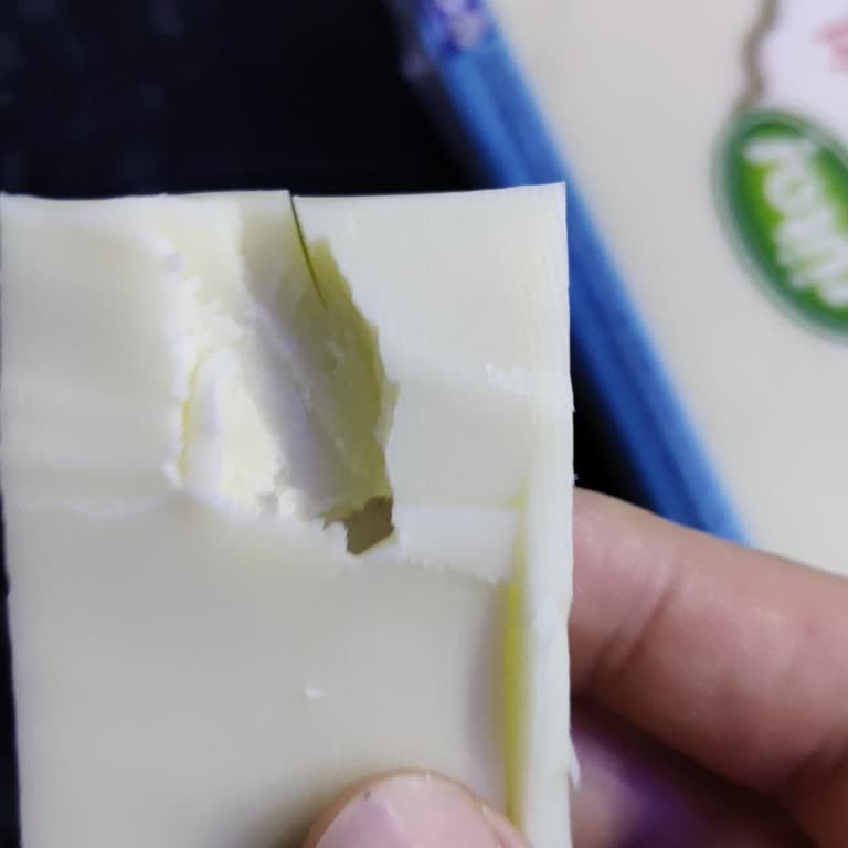 Sütaş Kaşar Peynirinden Çıkan Şok Edici Plastik